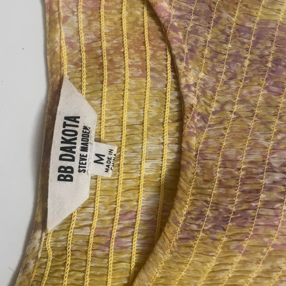 BB Dakota Yellow Flutter Sleeve Crew Neck Top Size M - Picture 3 of 10